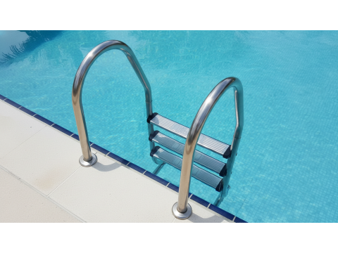 Как выбрать лестницу для бассейна: высота, материал, безопасность 2026